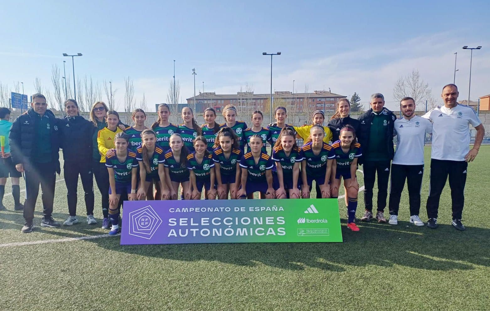 Jugadoras de Extremadura Sub-14 durante el CESA femenino en Zaragoza