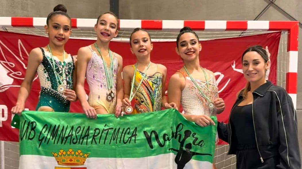 Gimnastas del Club Nashira de Plasencia en el Torneo Nacional de Palomares del Río