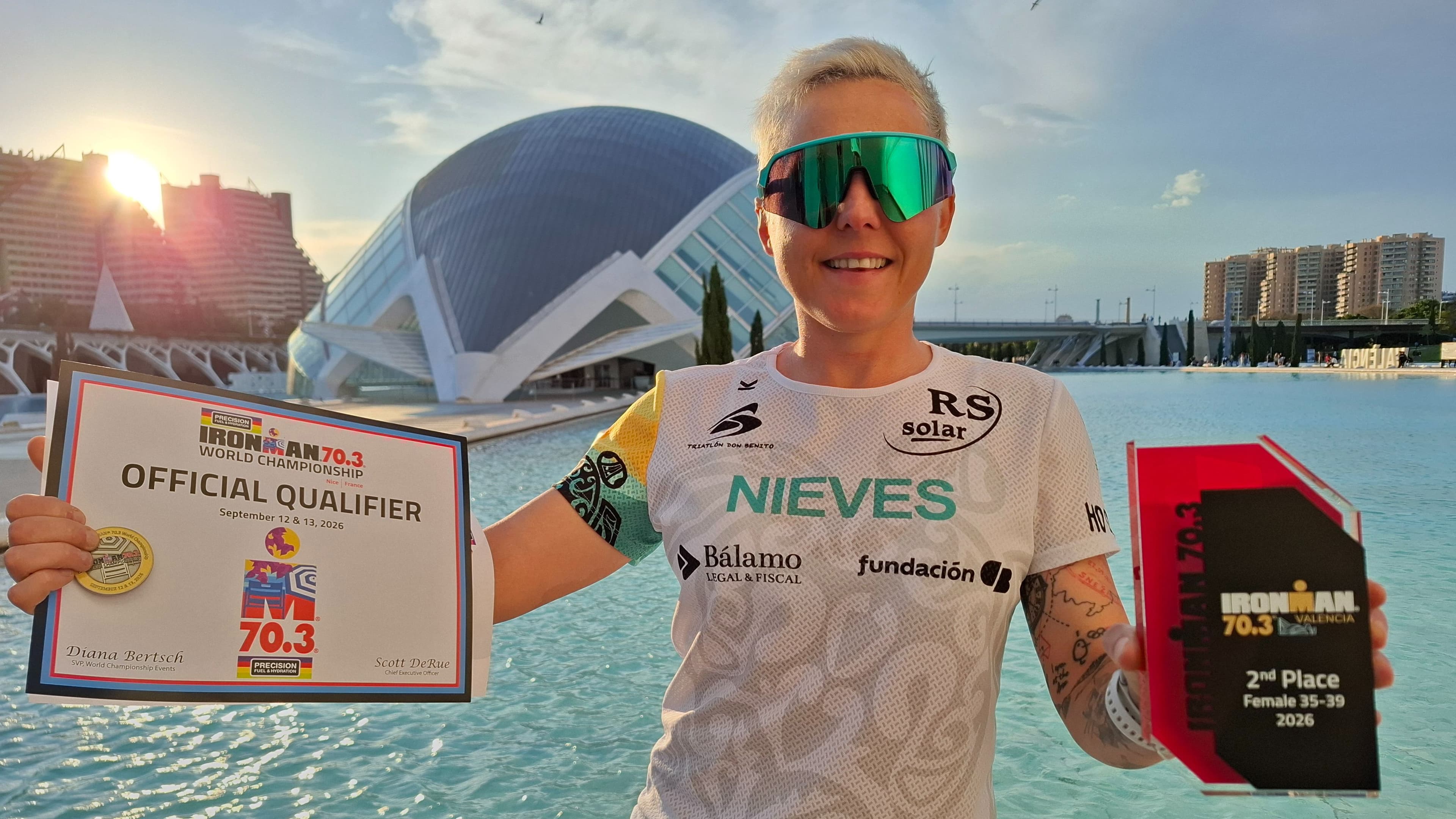 Nieves Gemio, del Club Triatlón Don Benito, durante el segmento de carrera