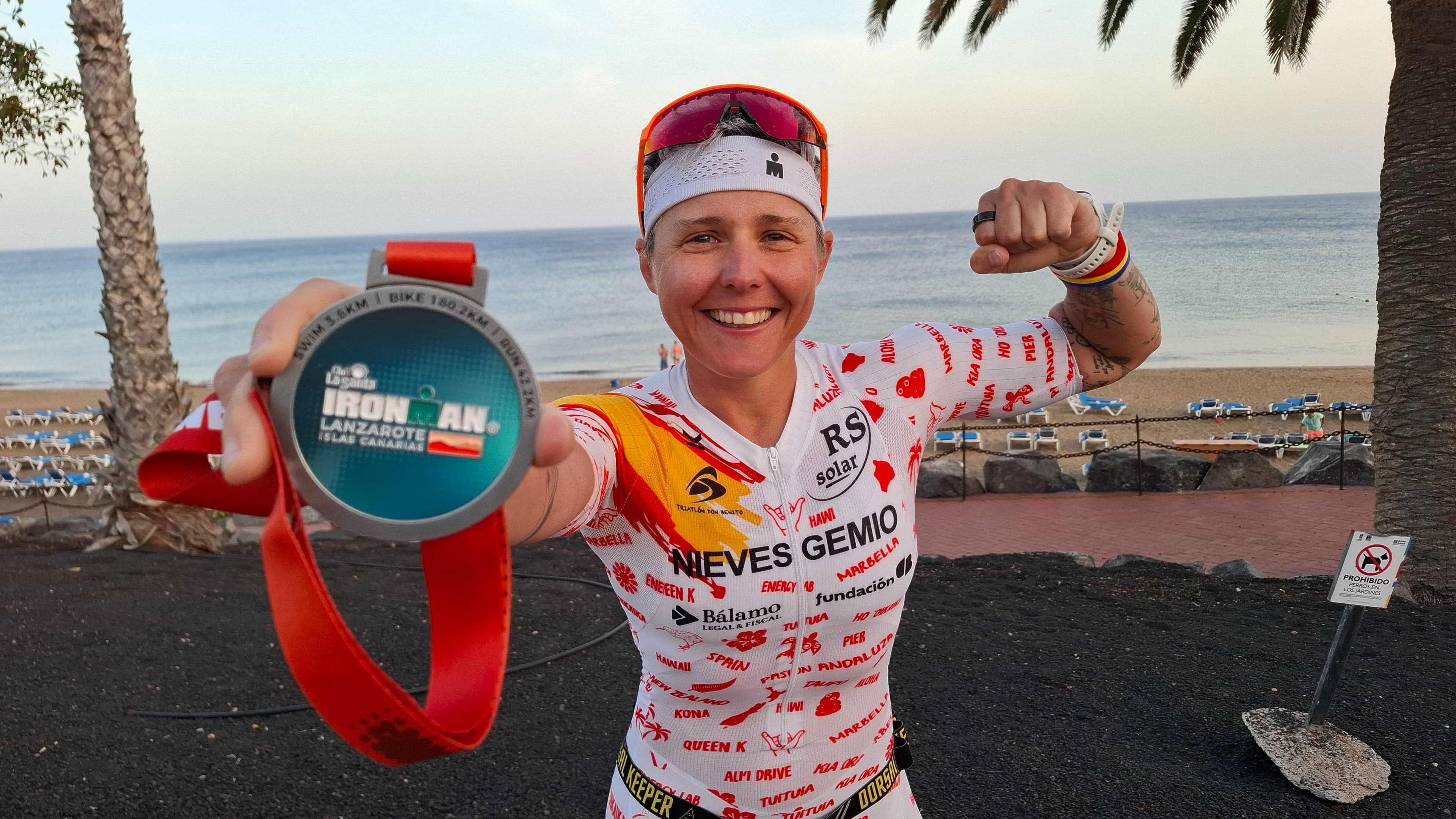Nieves Gemio supera el viento y el calor para brillar en el Ironman de Lanzarote