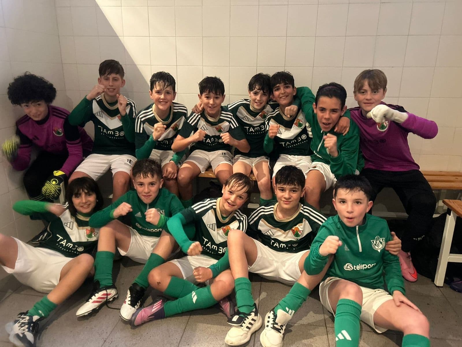 El Cacereño Tambo A supera con autoridad al Zarceño A en una salida exigente para los alevines