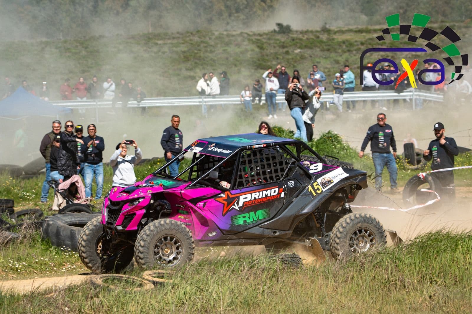 Coches de rally sobre tierra en el II TC Dehesa Suroeste de Zafra