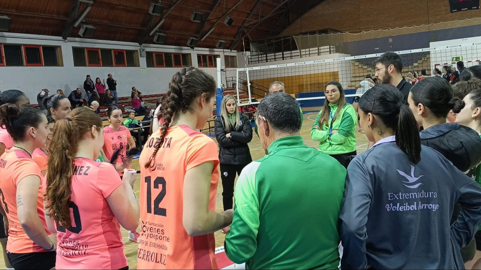 Equipo de voleibol femenino del Extremadura Arroyo en competición