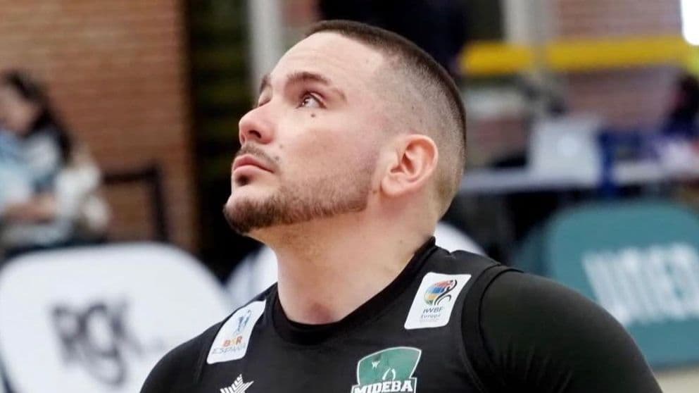 Jugadores de Mideba Extremadura en un partido de Superliga de baloncesto en silla de ruedas