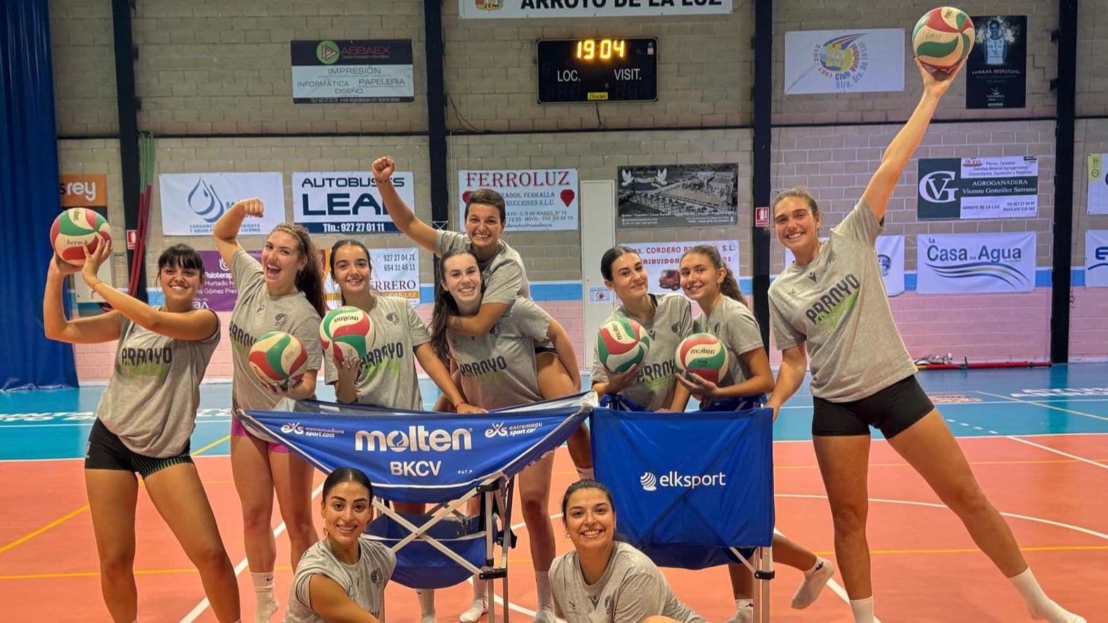 Jugadoras del Extremadura Arroyo durante un entrenamiento en Arroyo de la Luz