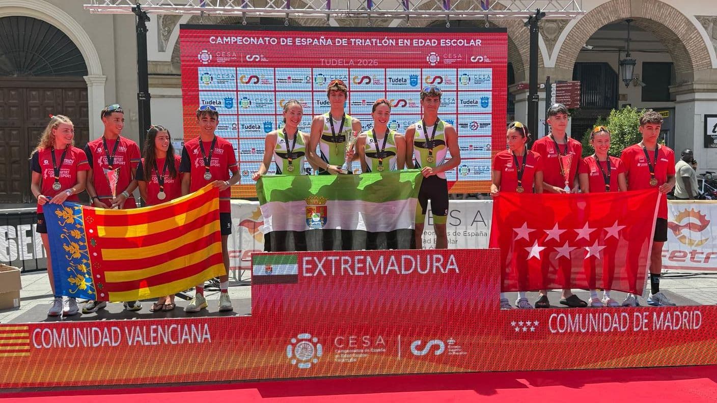 Podio del Campeonato de España de triatlón por relevos mixtos