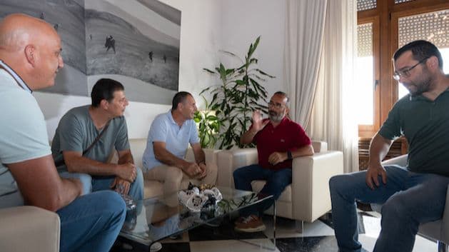 El Arroyo asegura el apoyo de la Diputación de Cáceres para competir en Primera Nacional de voleibol