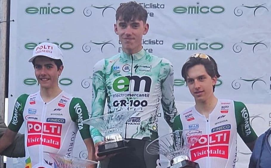 Pepe Vega con el maillot amarillo en la Vuelta a las Comarcas Leonesas