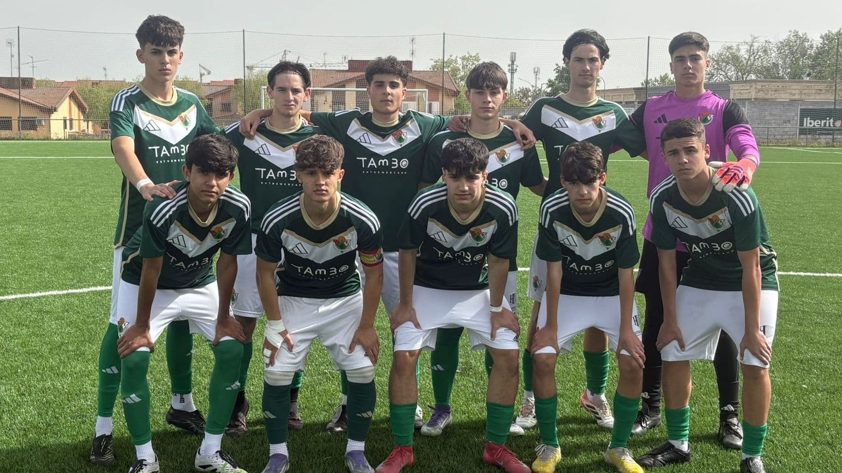 Jugadores del Cacereño durante el partido de División de Honor cadete en Cáceres