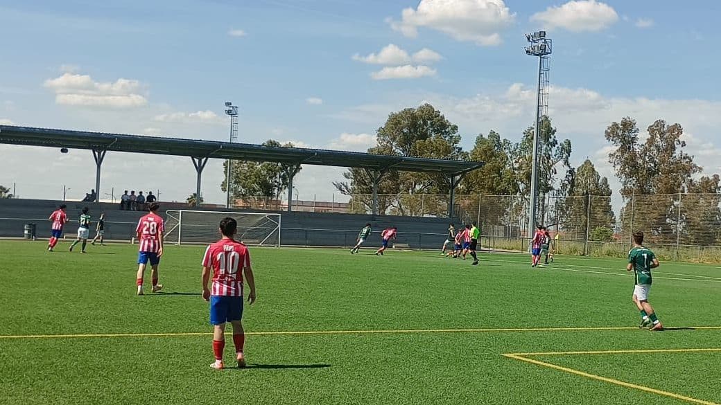 Lance del partido entre Cacereño y Don Benito en Liga Nacional Juvenil
