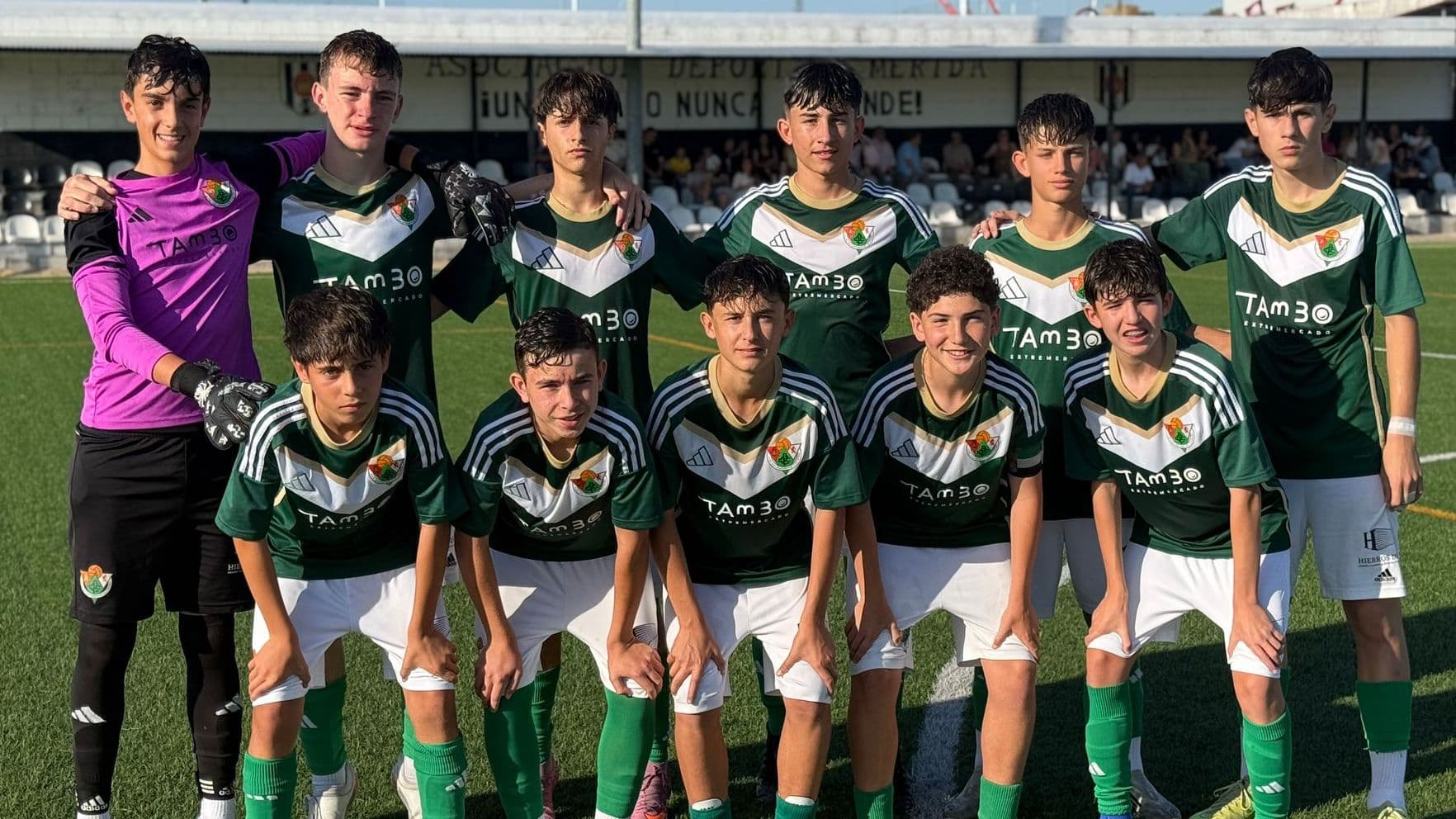 Once inicial del Cacereño en el partido ante el Mérida de la División de Honor Infantil de Extremadura.
