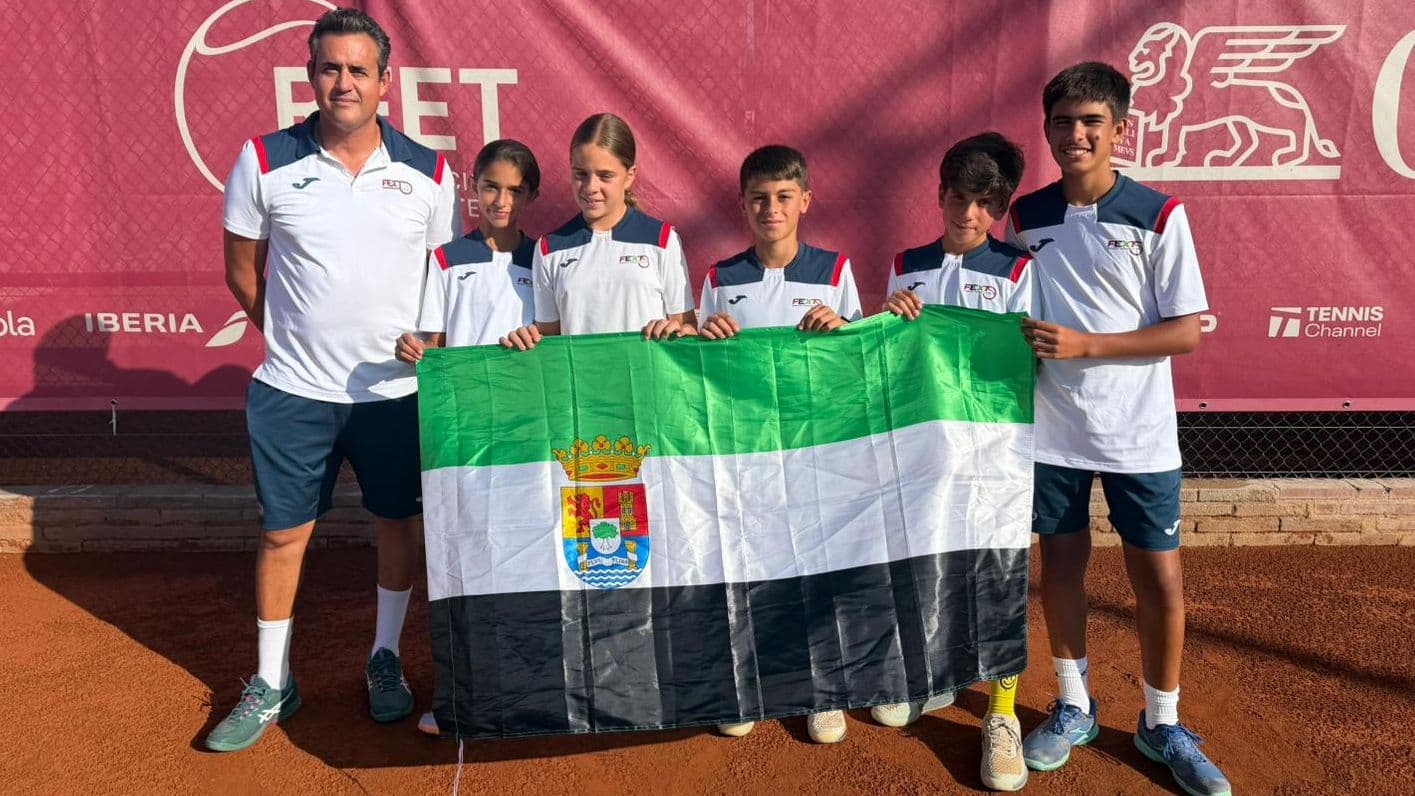 El tenis extremeño firma tres octavos y una semifinal de dobles en el Nacional Alevín