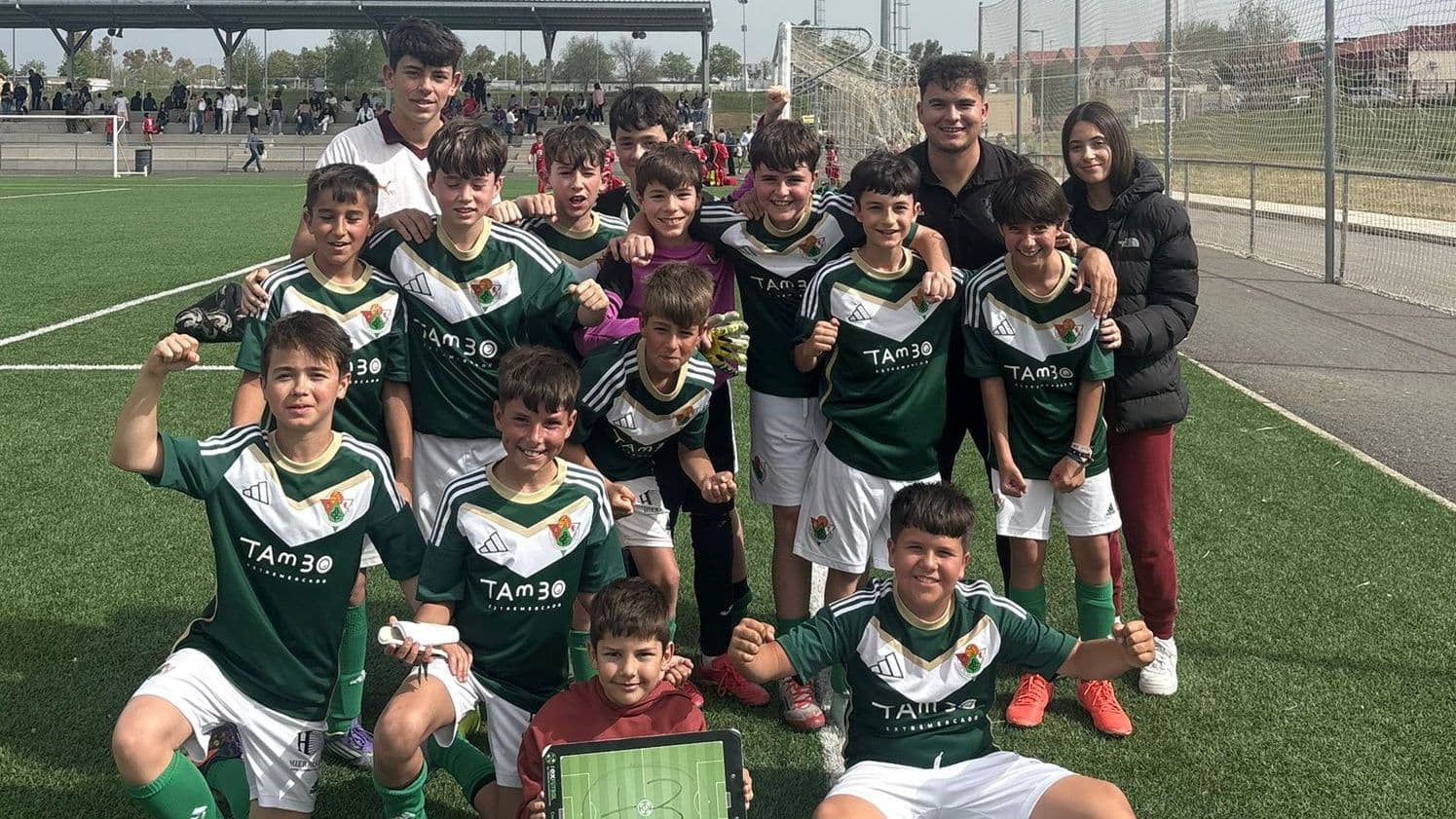 Jugadores del partido entre Diocesano B y Cacereño B en los campos de Pinilla