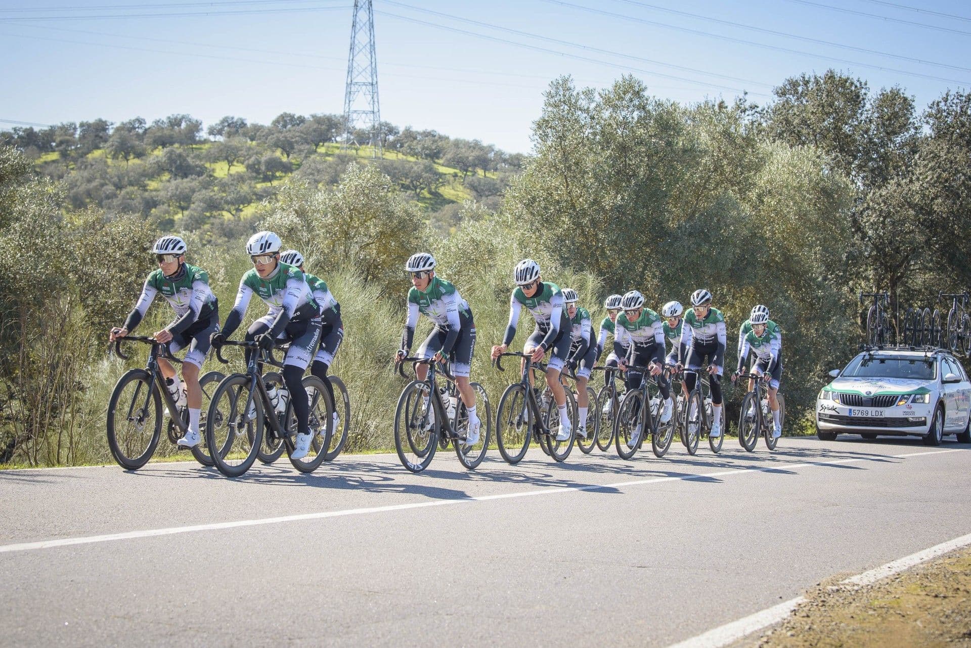 Corredores del Extremadura Pebetero antes de la Aiztondo Klasika 2026