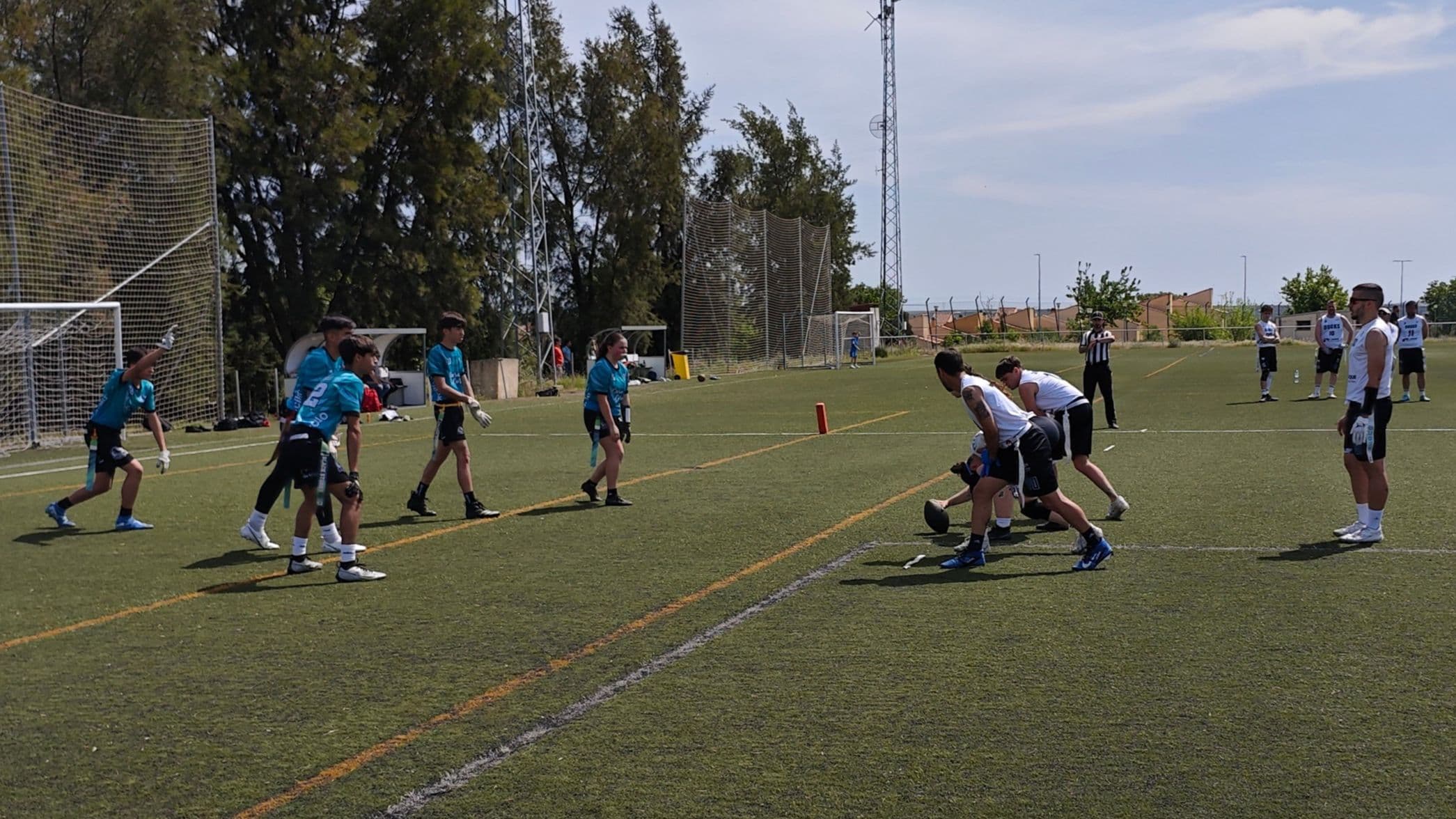 Acción del partido entre Badajoz Panthers y Mérida Romanos en la Ciudad Deportiva de Mérida