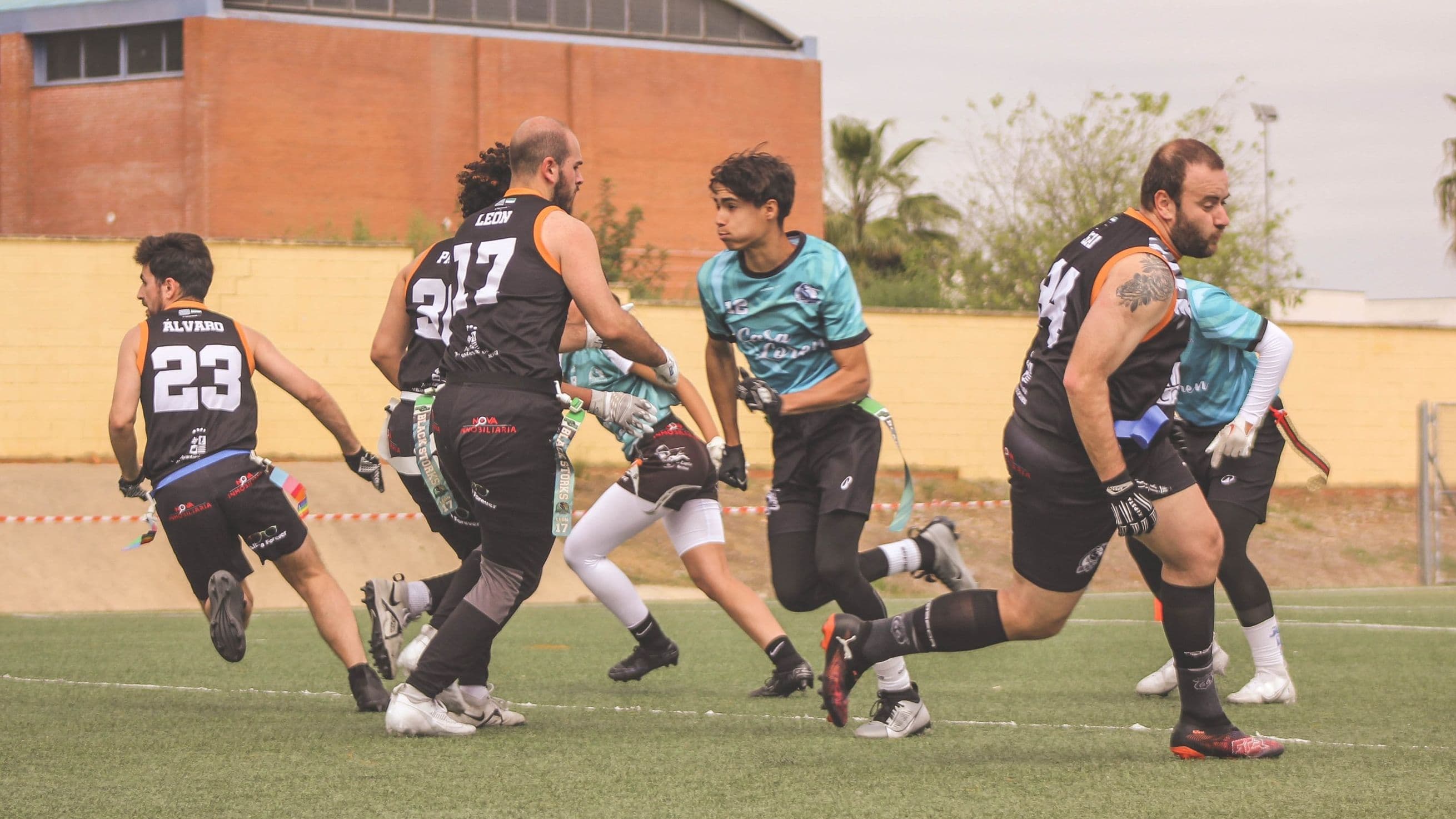 Acción del partido entre Black Storks SUB17 y Badajoz Panthers en Villanueva de la Serena