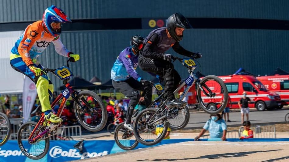 Javier Morales durante una competición de BMX