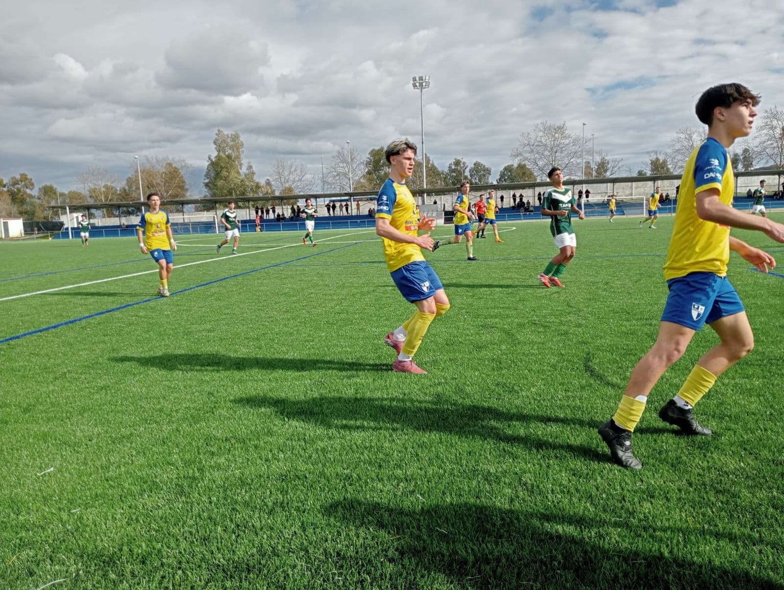 El Cacereño Juvenil saca adelante un duelo muy igualado ante el Villafranca en Liga Nacional
