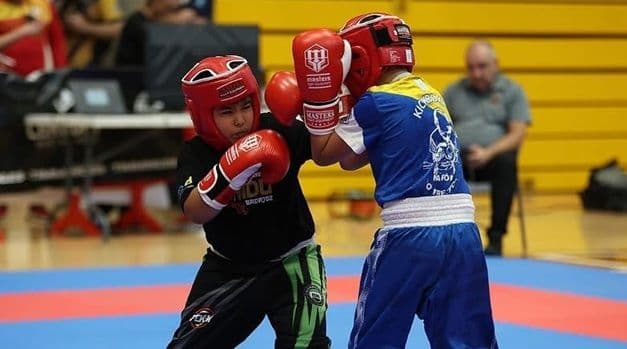Combates de kickboxing en el pabellón Ciudad de Plasencia