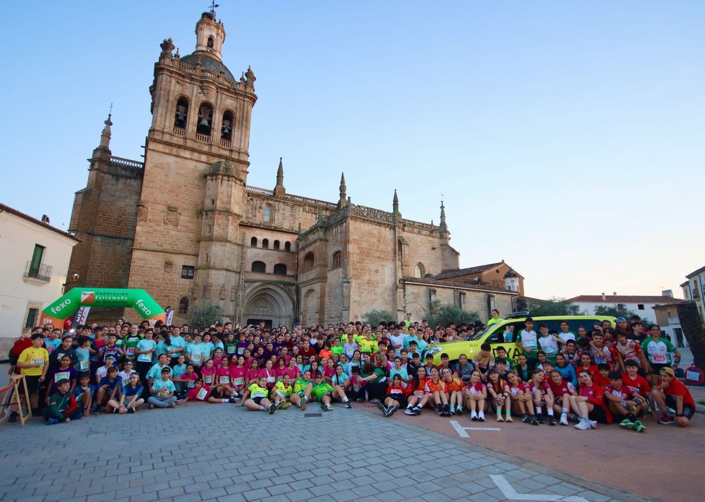 Participantes del Campeonato de España de Centros Escolares de Orientación en la Dehesa de Mínguez