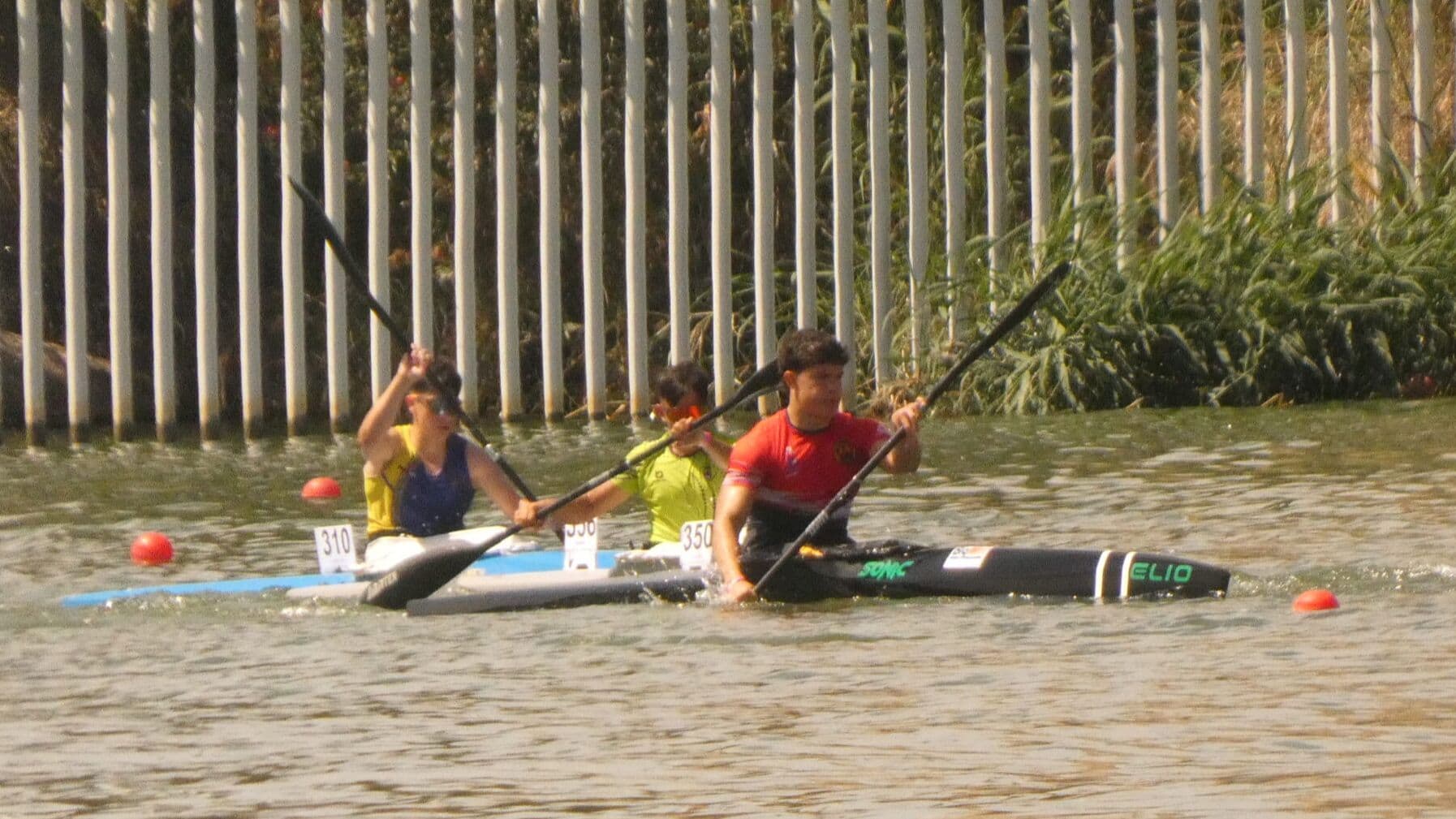 Deportistas extremeños de piragüismo preparados para competir en maratón