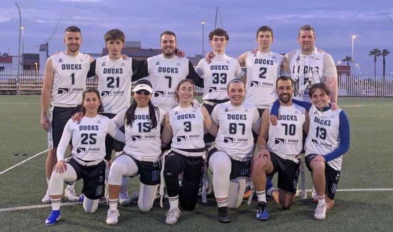 Ducks pega un puñetazo en la mesa y se adueña del liderato de la Liga de Flag Football Extremeña
