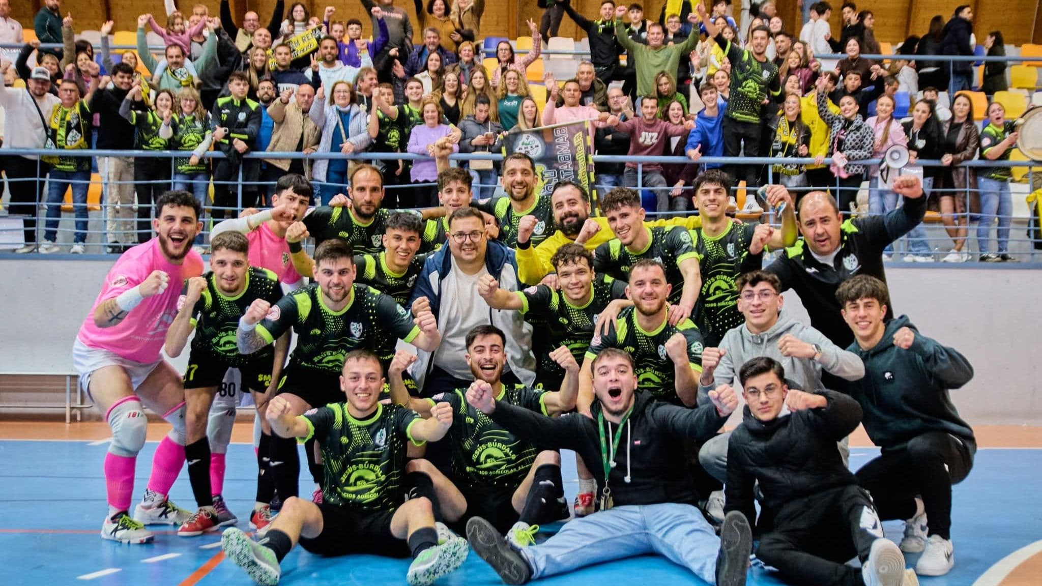 Jugadores del Bambatam Rena celebrando el ascenso a Segunda B de fútbol sala