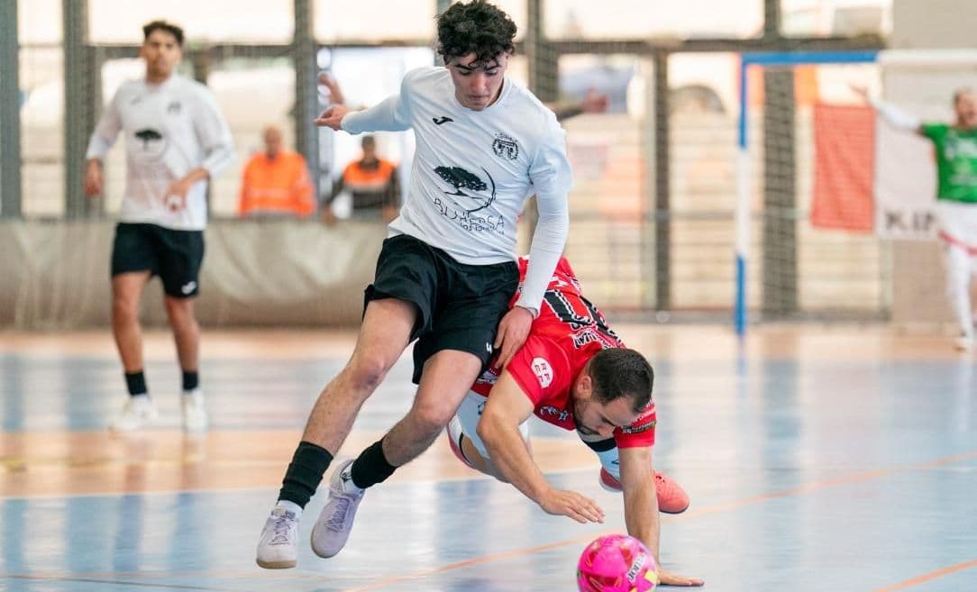 Jugadores de Grupo López Bolaños celebran su pase a la final en Almaraz