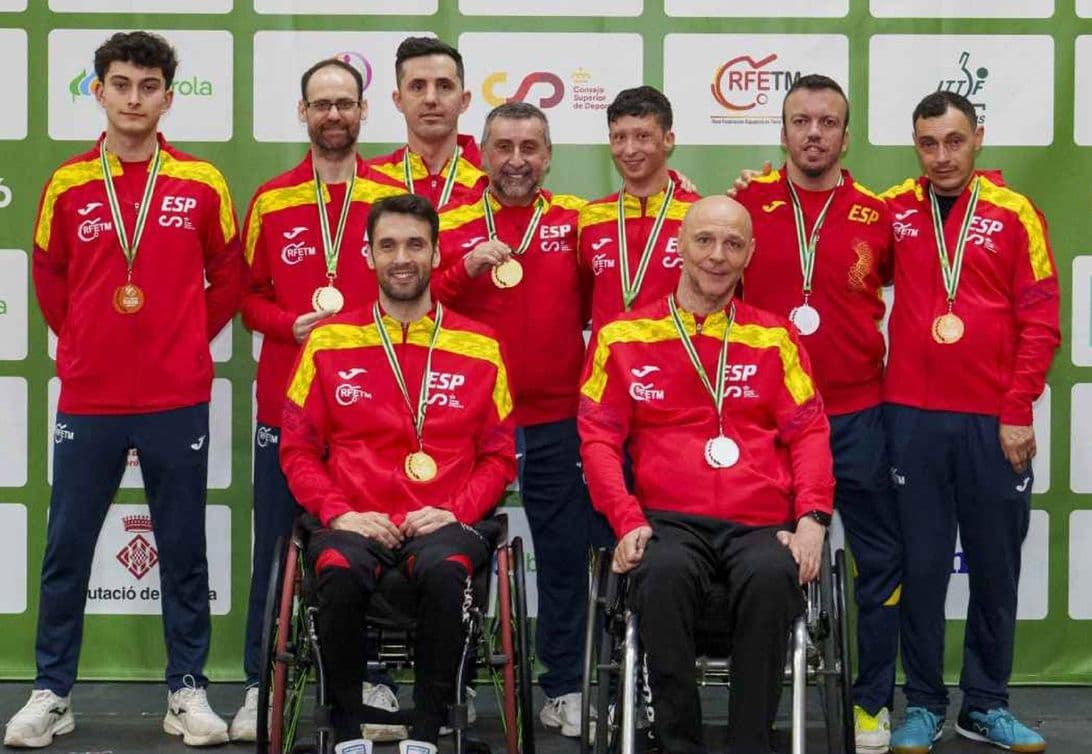 Juan Bautista Pérez y Marlon López durante una competición internacional de tenis de mesa paralímpico
