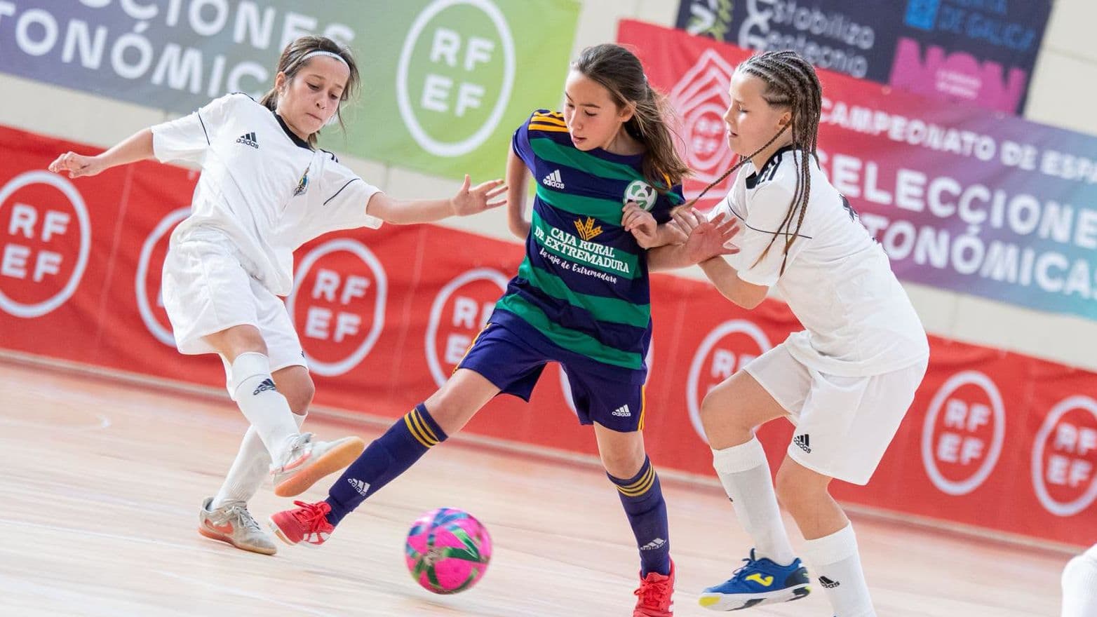 La selección extremeña benjamín femenina durante el partido por el tercer puesto ante Aragón