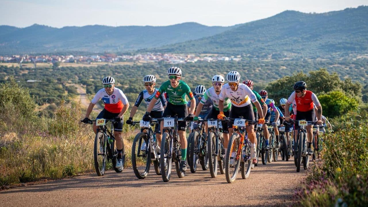 Doble triunfo del Extremadura-Ecopilas en una dulce fiesta del BTT en Fuenlabrada de los Montes