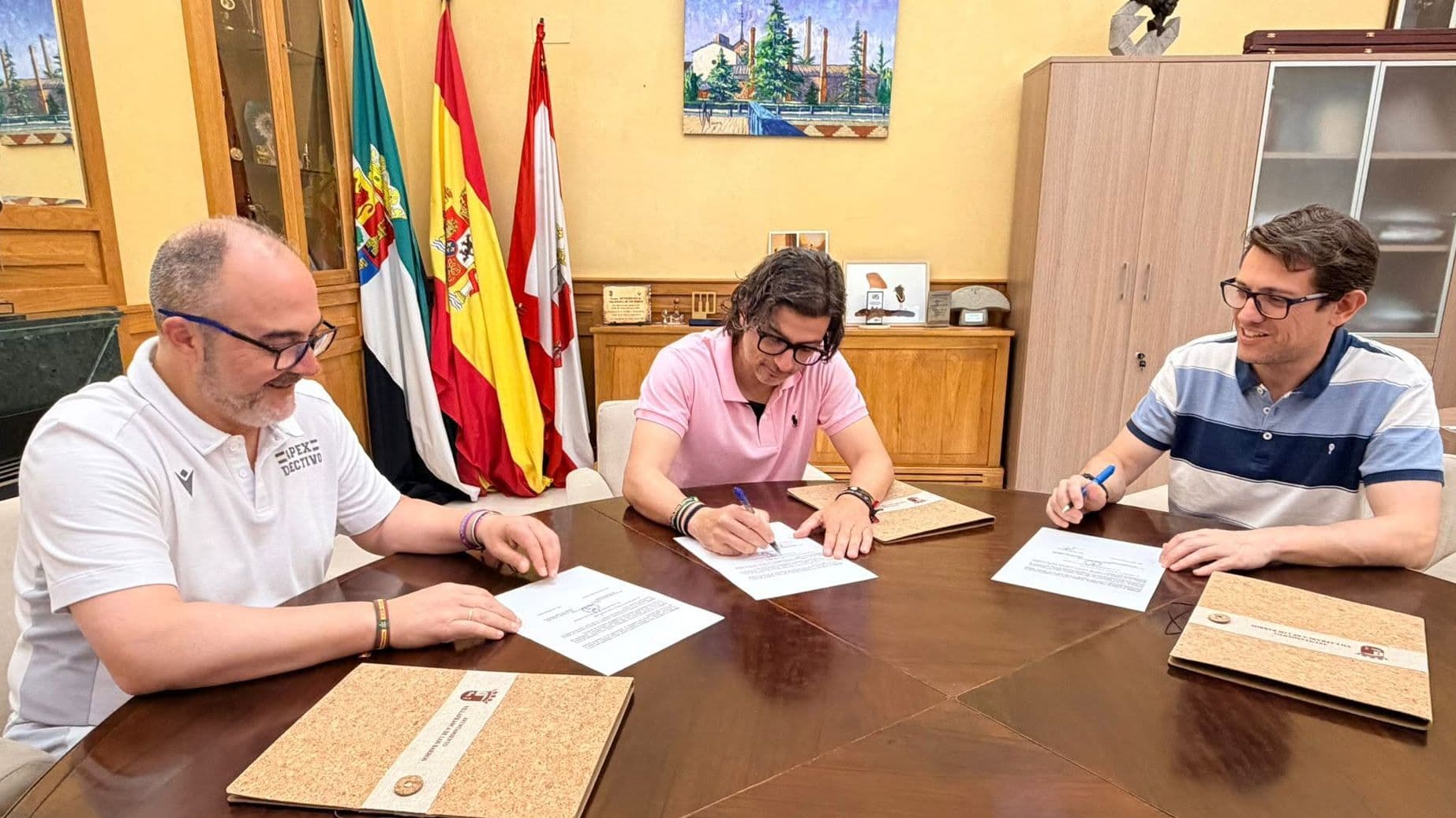 Firma del protocolo para crear el Centro de Especialización Deportiva de Villafranca de los Barros