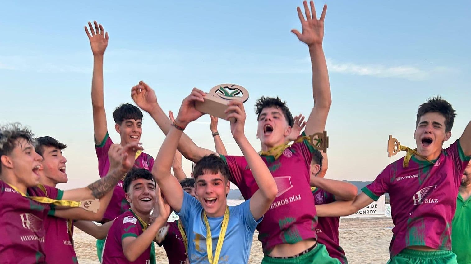 Ciudad de Plasencia, Cantera Puerta Extremadura y Escuela Morala reinan en el fútbol playa extremeño