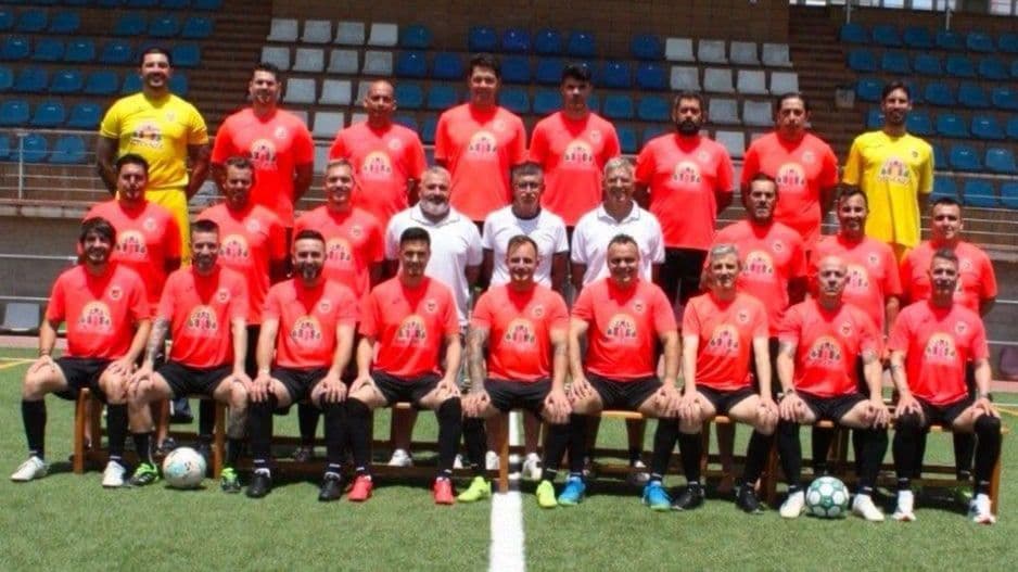 Plantilla del GMD Olivenza celebrando los títulos de Liga y Supercopa 2026