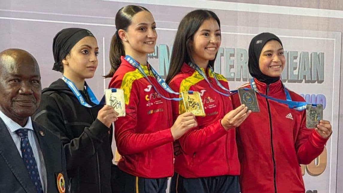 Candela Peña celebra un nuevo oro internacional de karate