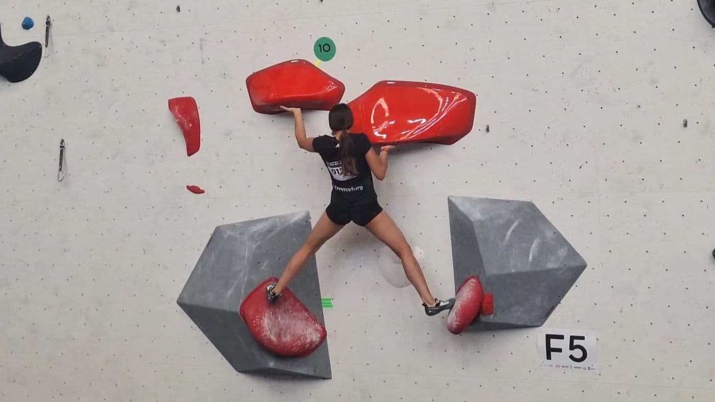 Selección extremeña de escalada en el rocódromo Alberto Ginés