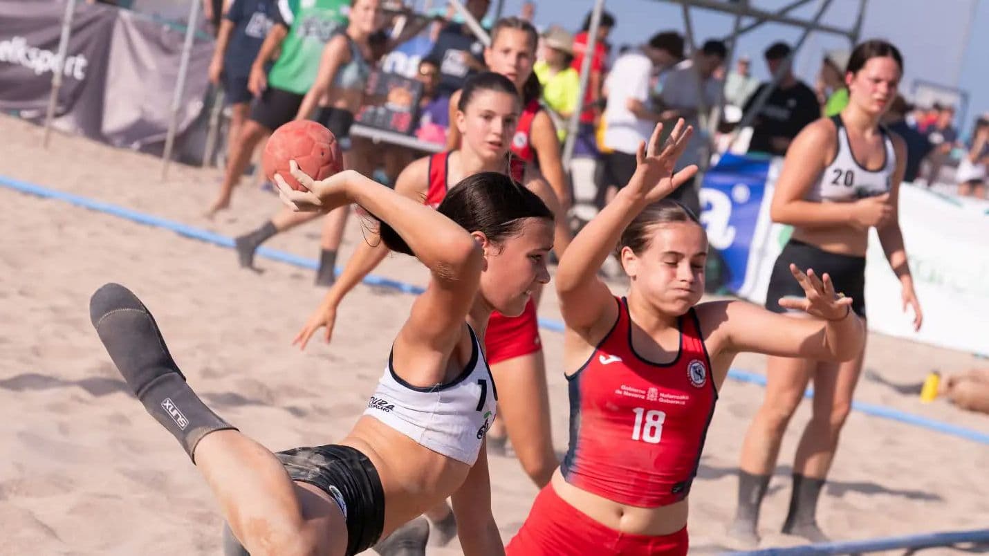 Extremadura ha competido con seis selecciones en el Nacional de balonmano playa de Calella
