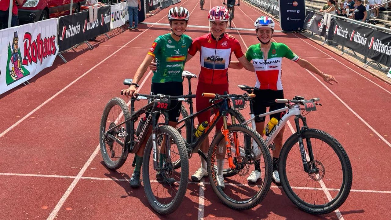 Natalia Fischer durante el Black Forest Ultra Bike Marathon en Alemania