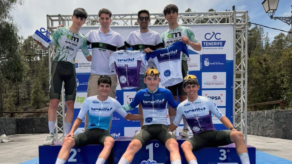 Pepe Vega celebra su victoria en la Vuelta Ciclista a Tenerife Junior
