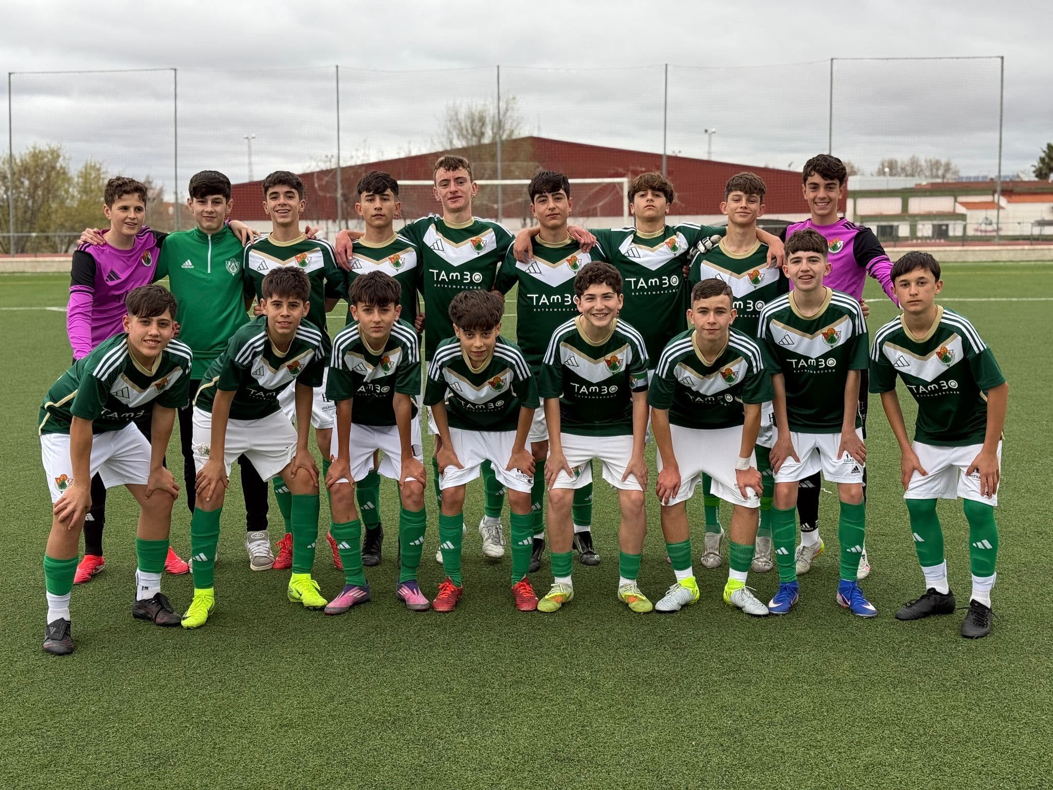 Jugadores del Cacereño Tambo A en el Campo Ito del Polideportivo Tomás de la Hera