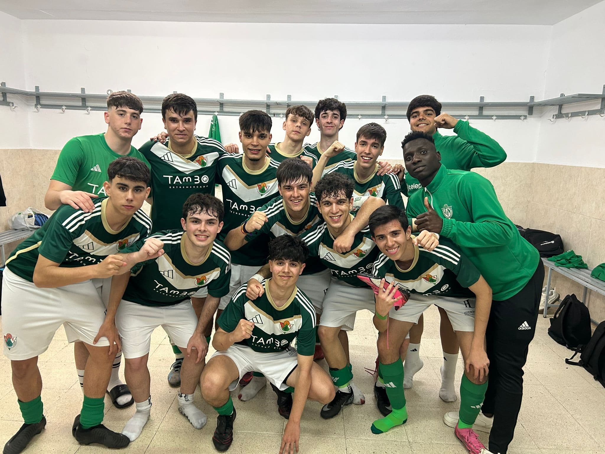 Jugadores del Cacereño C en su partido ante el Moctezuma B en el Sergio Trejo