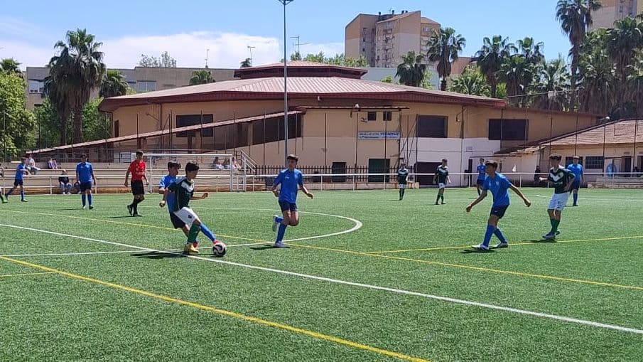 Jugadores del Cacereño C celebran un gol en su victoria ante el Pebetero Olímpico