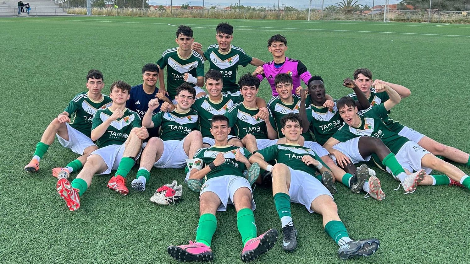 Jugadores del Cacereño C durante la última jornada juvenil