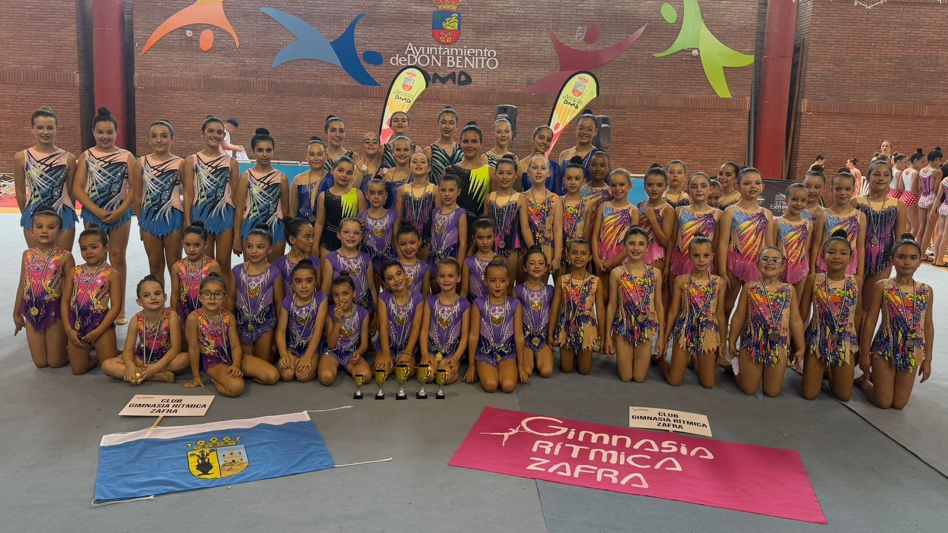 Expedición del Club Gimnasia Rítmica Zafra en su primera competición oficial