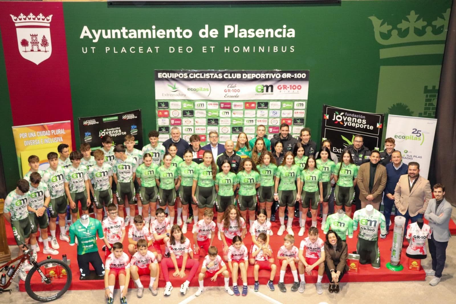 El ciclismo extremeño se da cita en Plasencia con la presentación oficial del Club GR-100