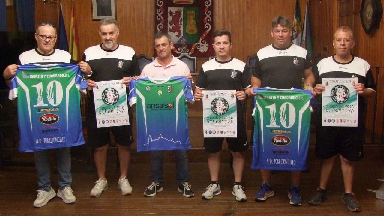 Presentación de la I Convivencia Deportiva de Torrejoncillo en el Ayuntamiento