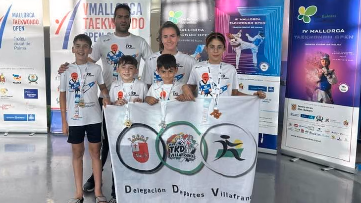 Deportistas del Taekwondo Villafranca en el Open de Mallorca
