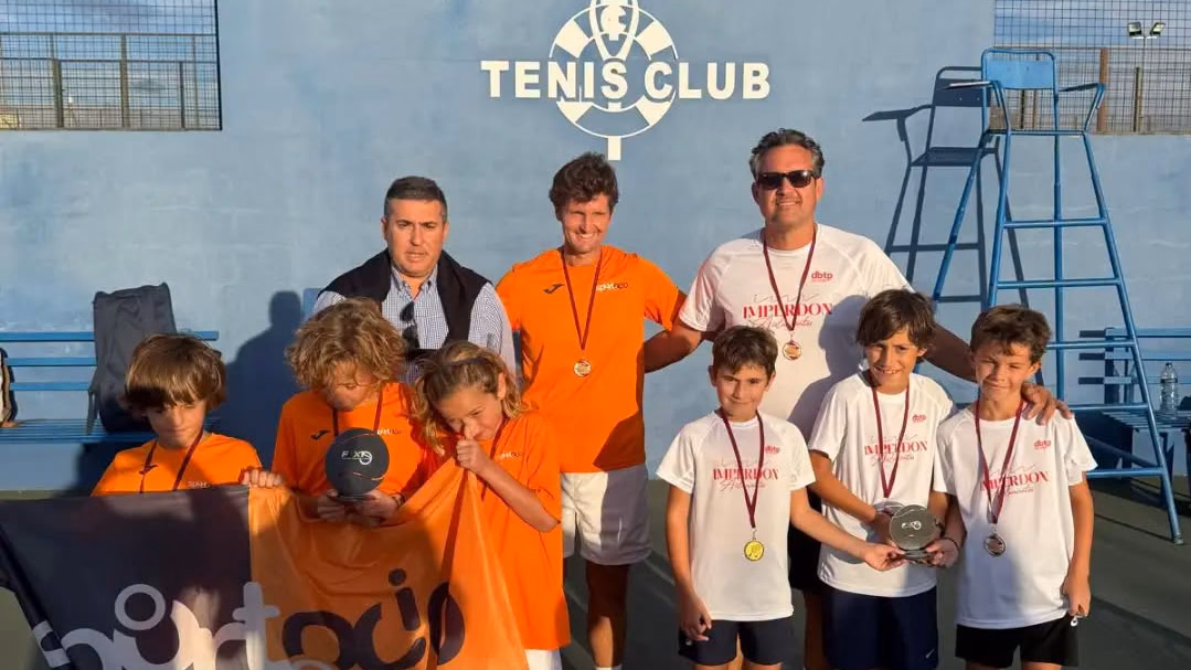 Entrega de trofeos del Campeonato de Extremadura Benjamín de Tenis por Equipos.